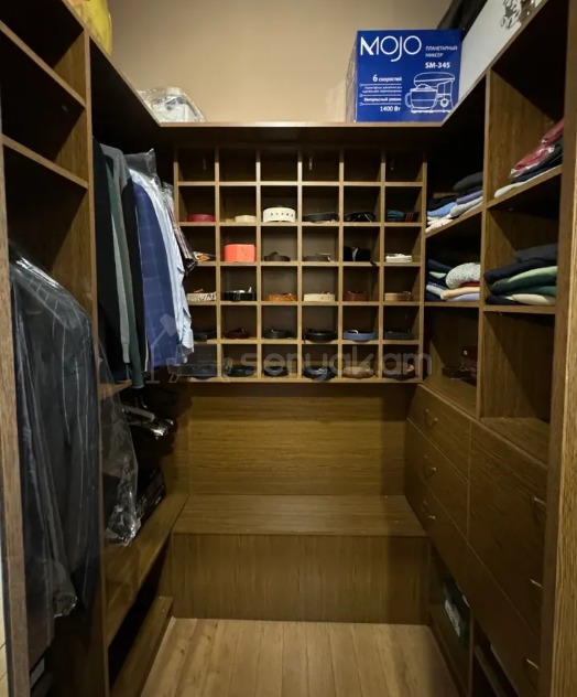 4 Սենյականոց Բնակարան Քարե Շենքում, 172քմ, 3/5 հարկ, Կապիտալ Վերանորոգված