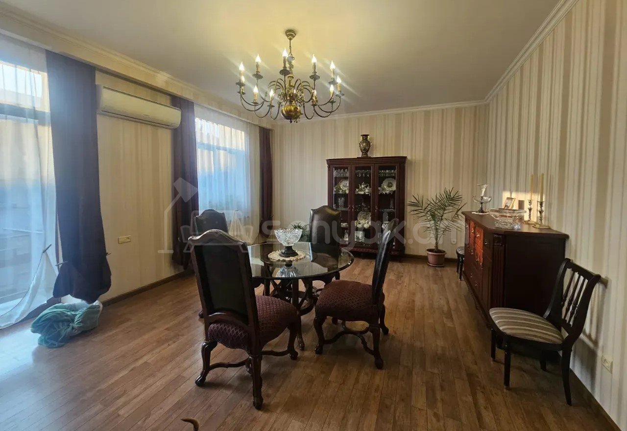 4 Սենյականոց Բնակարան Քարե Շենքում, 172քմ, 3/5 հարկ, Կապիտալ Վերանորոգված