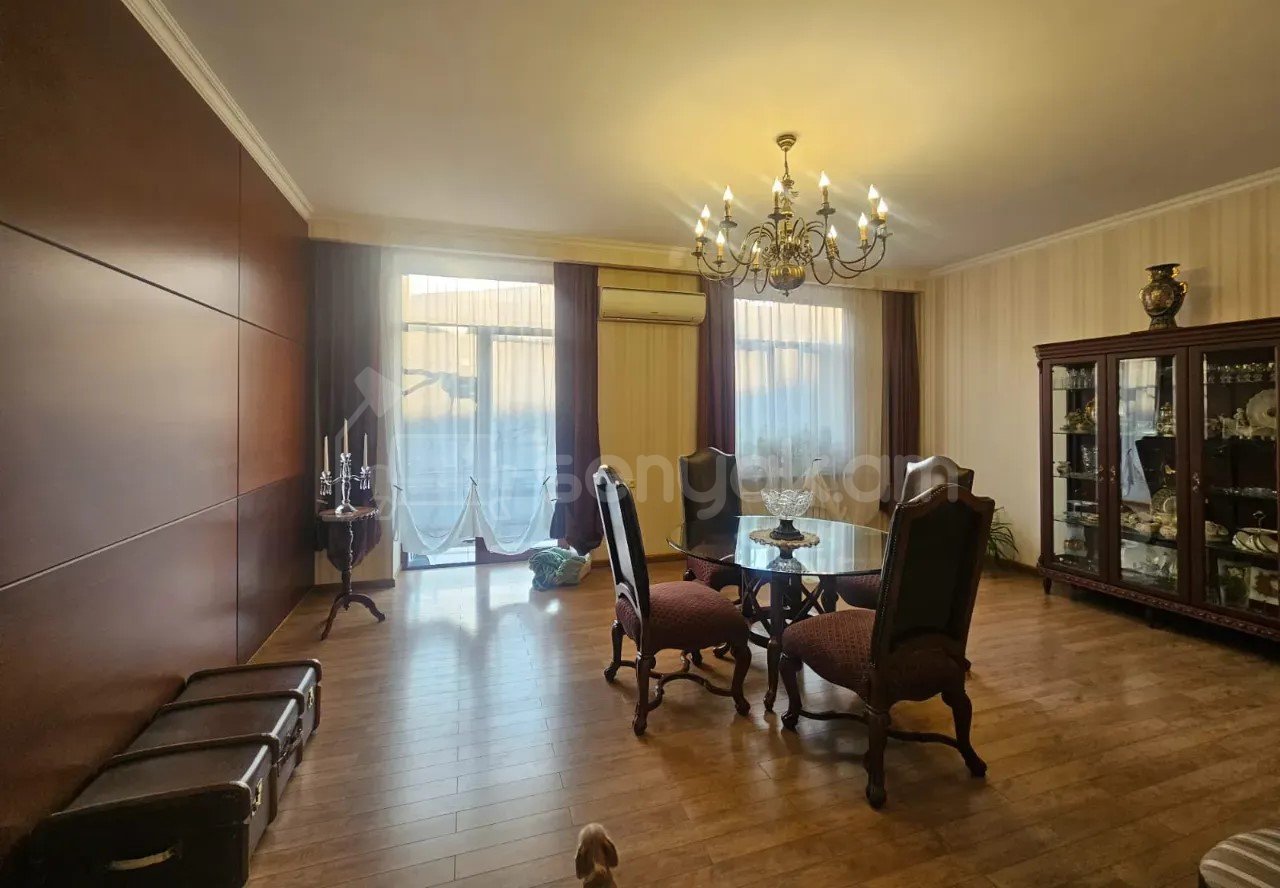 4 Սենյականոց Բնակարան Քարե Շենքում, 172քմ, 3/5 հարկ, Կապիտալ Վերանորոգված