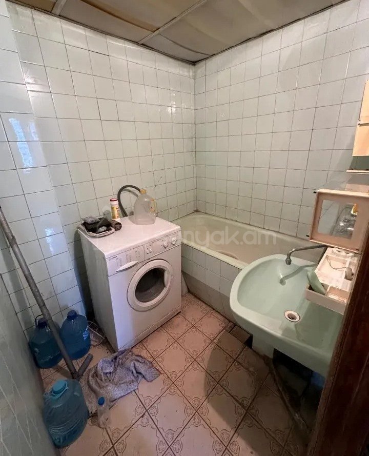 3 Սենյականոց Բնակարան, 72քմ, 6/9 հարկ, Պետական Վիճակում