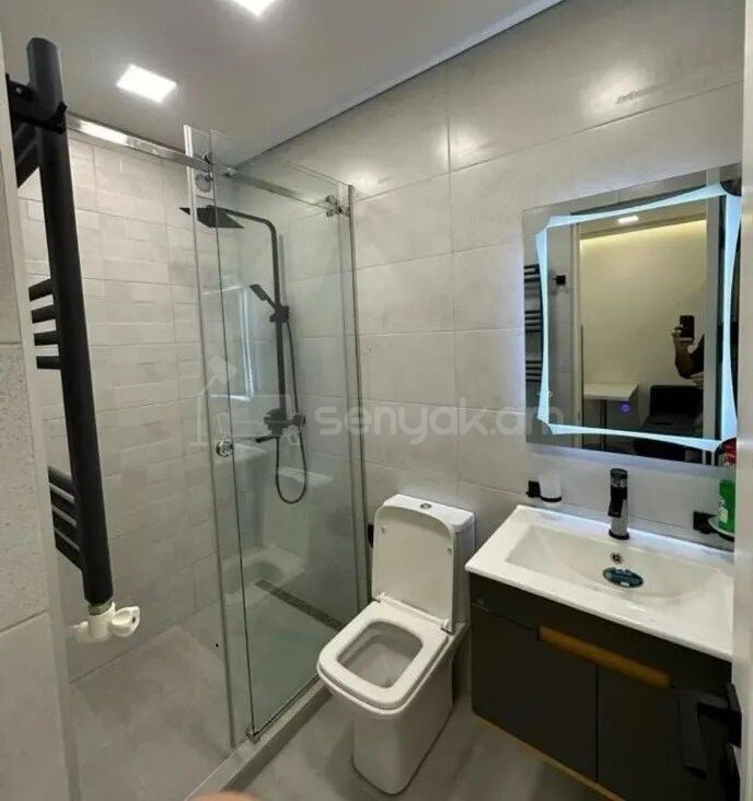 1 Սենյականոց Բնակարան Քարե Շենքում, 25քմ, 1/4 հարկ, Կապիտալ Վերանորոգված