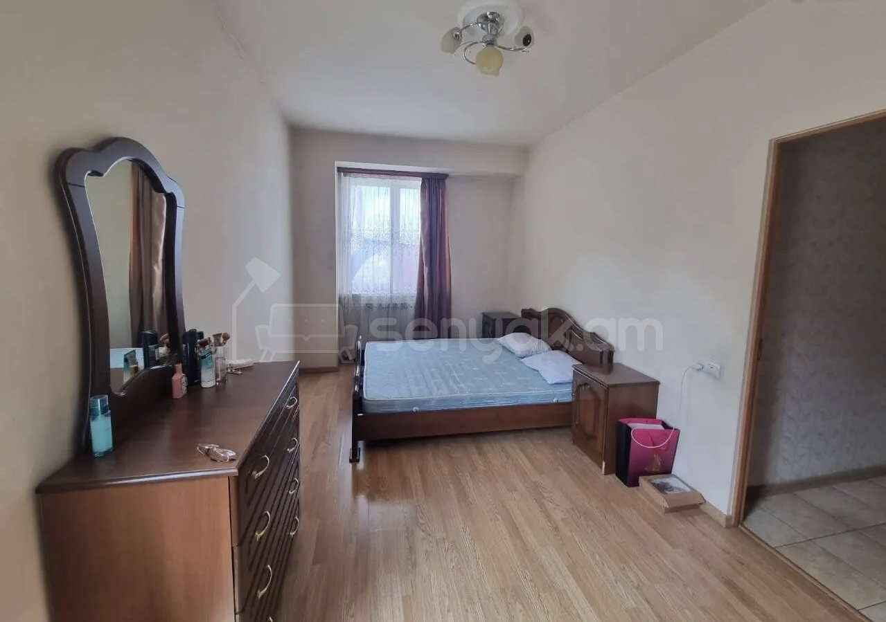 2 Սենյականոց Բնակարան, 74քմ, 3/9 հարկ, Կապիտալ Վերանորոգված, Կահավորված, Արևկող