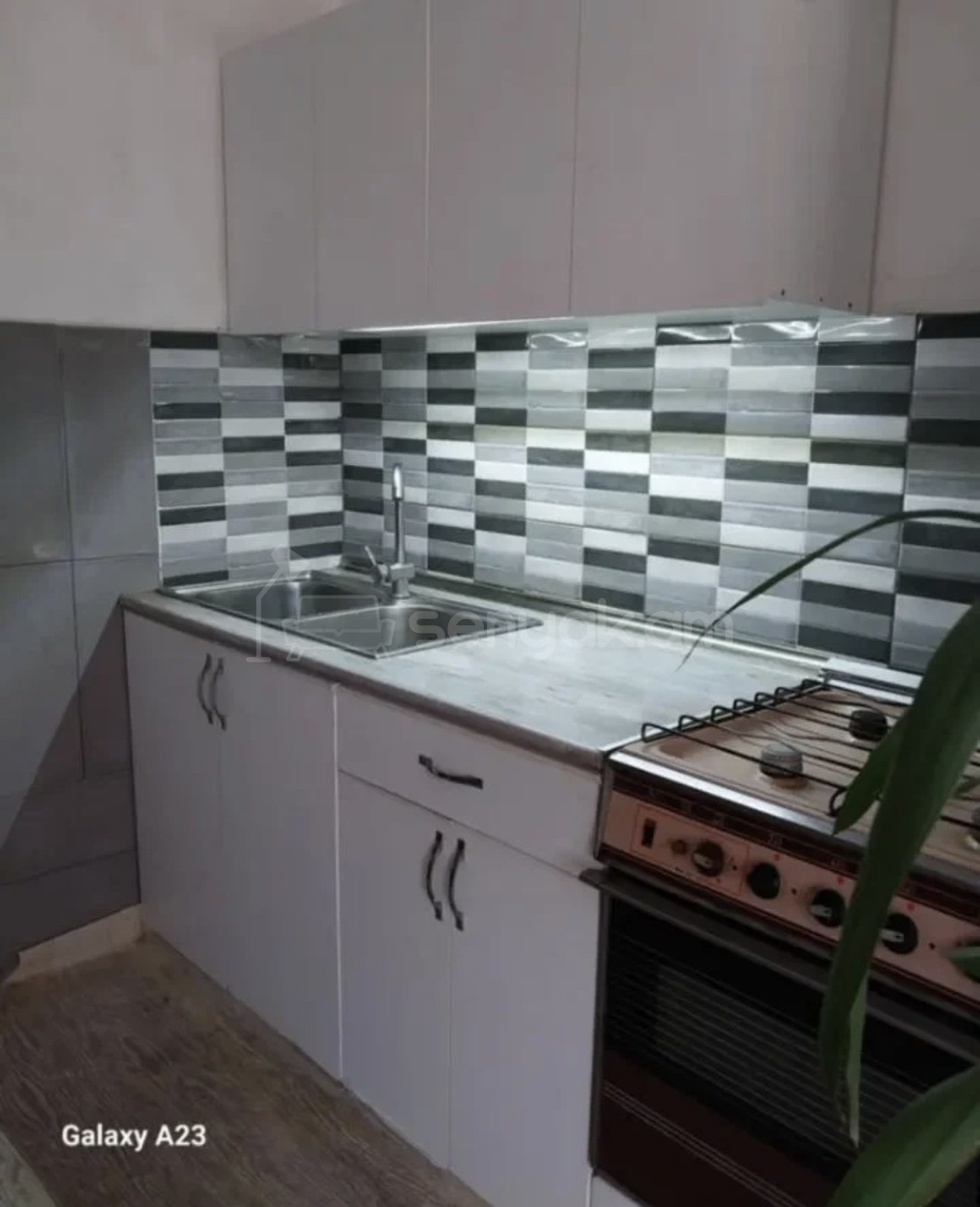 3 Սենյականոց Բնակարան Քարե Շենքում, 77քմ, 1/5 հարկ, Կոսմետիկ Վերանորոգված, Կահավորված