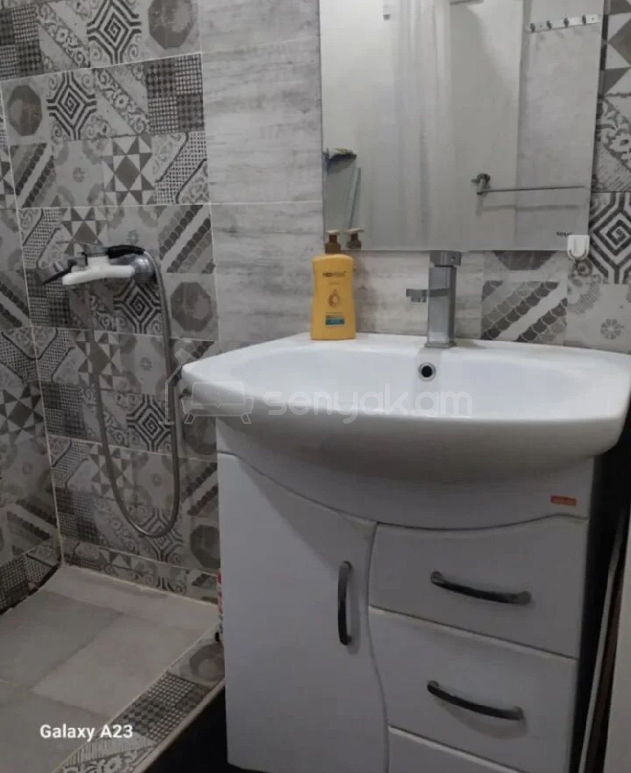 3 Սենյականոց Բնակարան Քարե Շենքում, 77քմ, 1/5 հարկ, Կոսմետիկ Վերանորոգված, Կահավորված