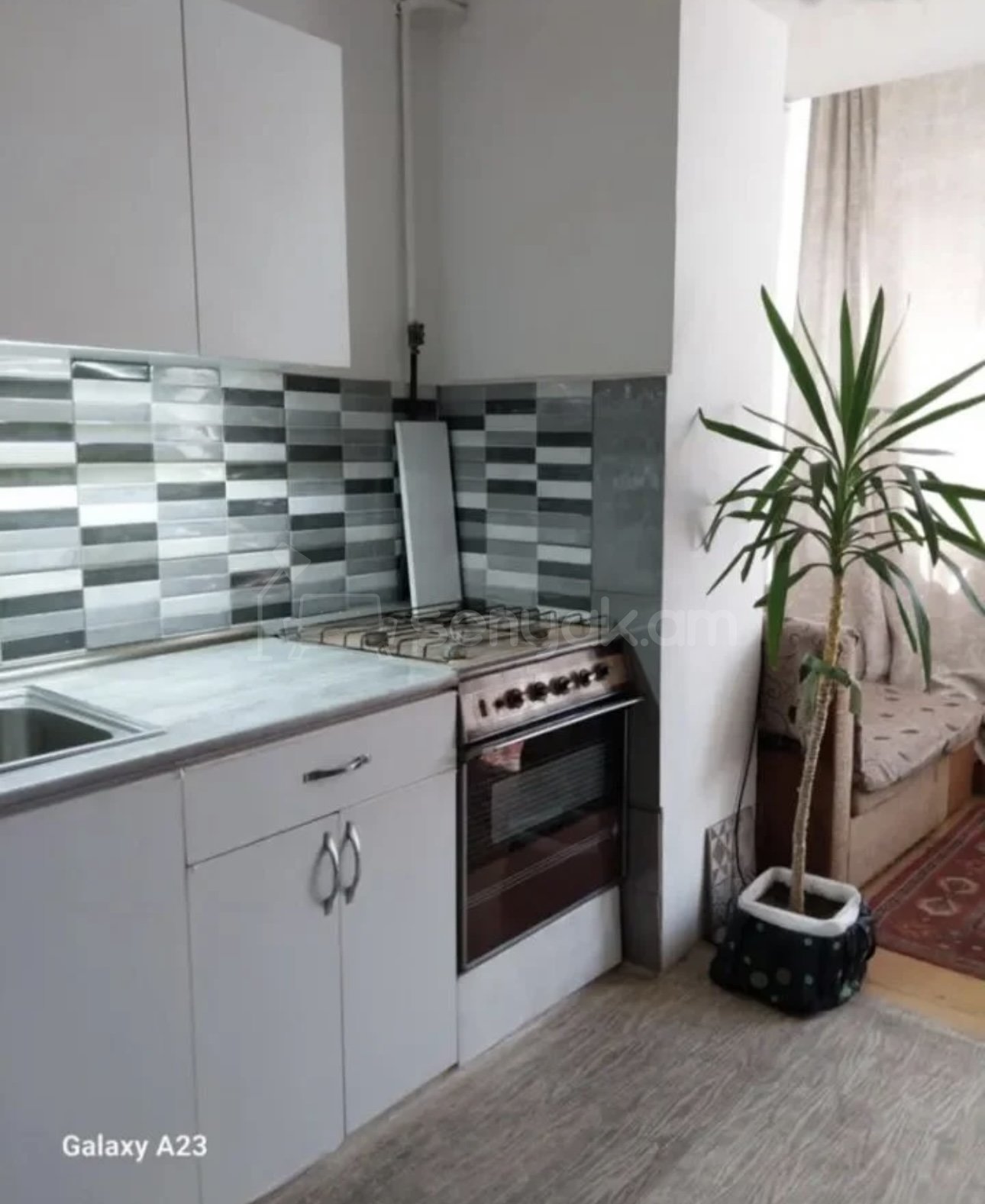 3 Սենյականոց Բնակարան Քարե Շենքում, 77քմ, 1/5 հարկ, Կոսմետիկ Վերանորոգված, Կահավորված