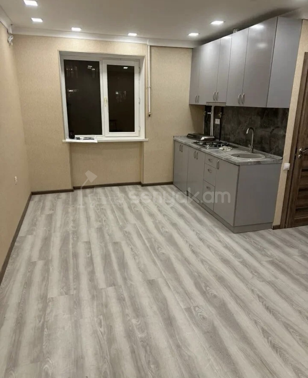 2 Սենյականոց Բնակարան Քարե Շենքում, 32քմ, 4/4 հարկ, Կապիտալ Վերանորոգված, Կահավորված, Արևկող