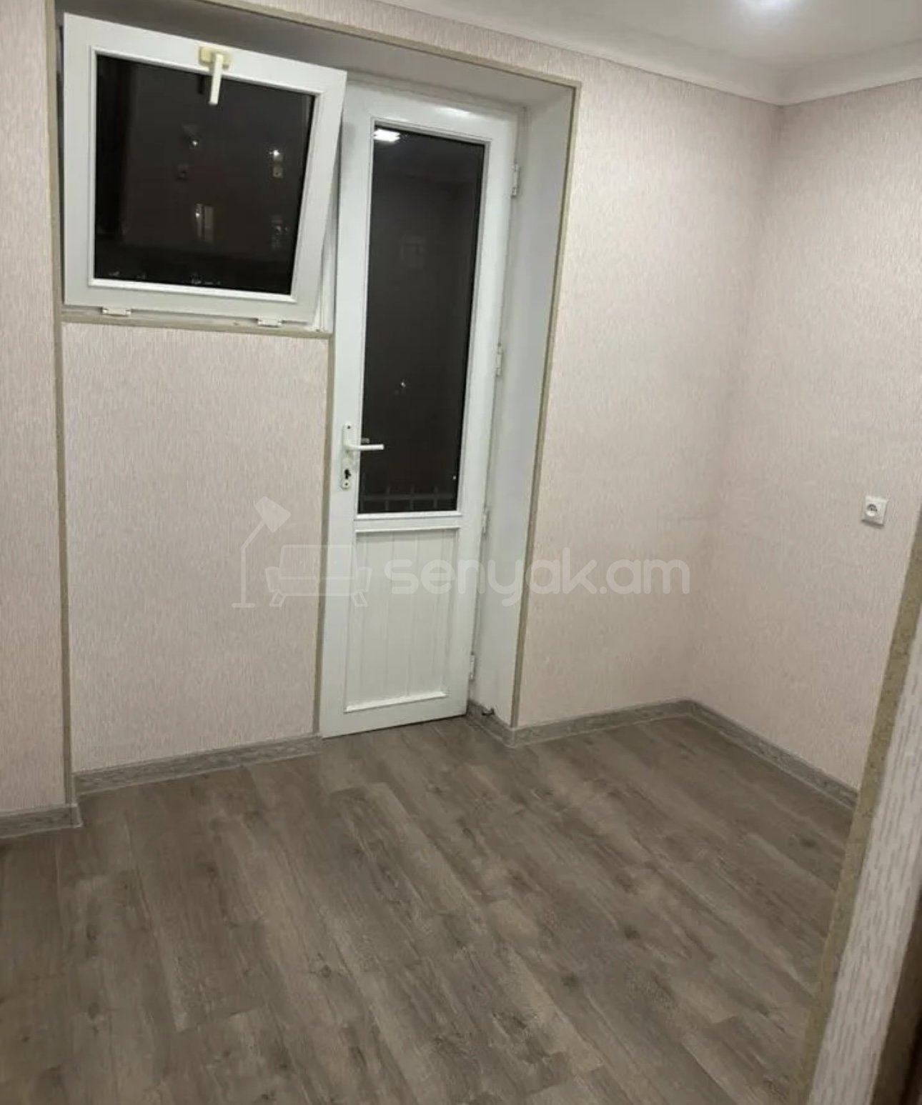 2 Սենյականոց Բնակարան Քարե Շենքում, 32քմ, 4/4 հարկ, Կապիտալ Վերանորոգված, Կահավորված, Արևկող