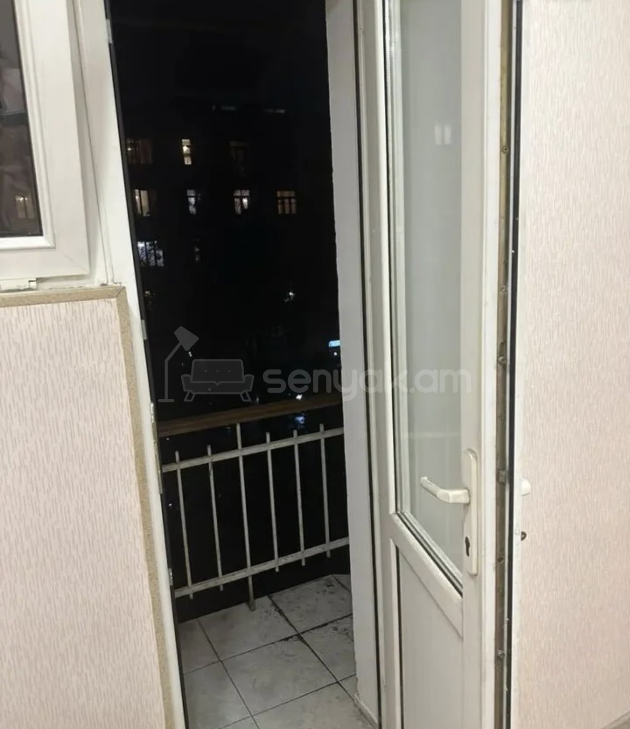 2 Սենյականոց Բնակարան Քարե Շենքում, 32քմ, 4/4 հարկ, Կապիտալ Վերանորոգված, Կահավորված, Արևկող