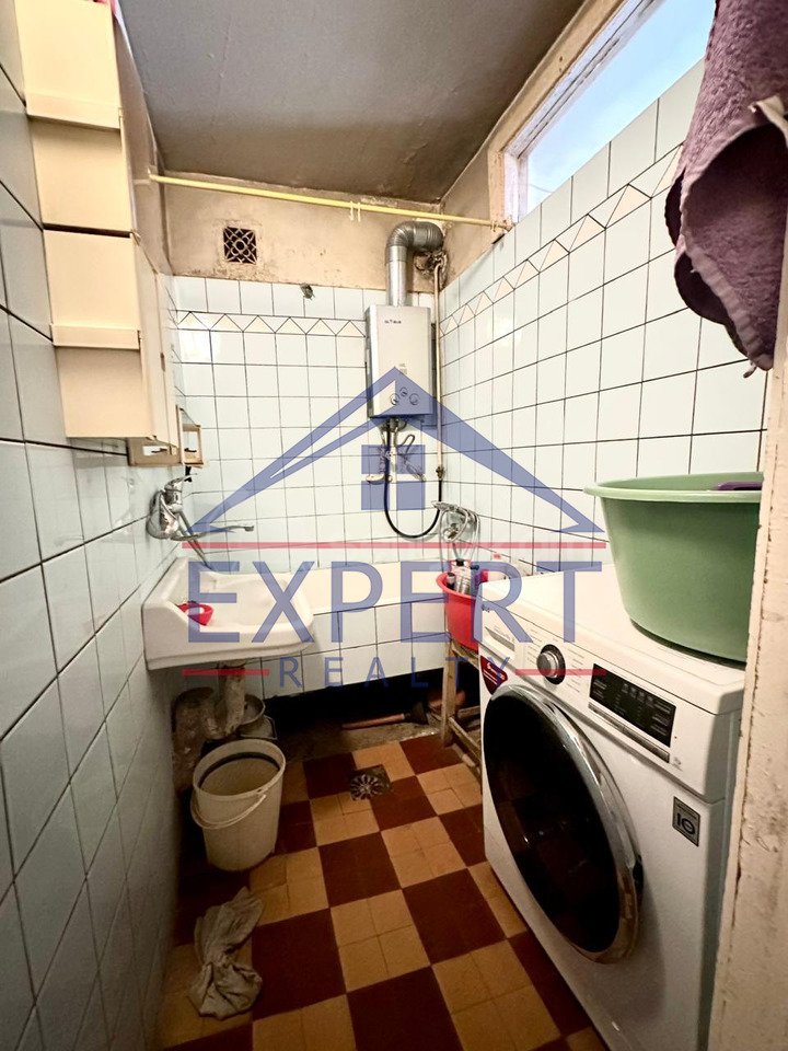 3 Սենյականոց Բնակարան Քարե Շենքում, 80քմ, 5/5 հարկ, Կոսմետիկ Վերանորոգված