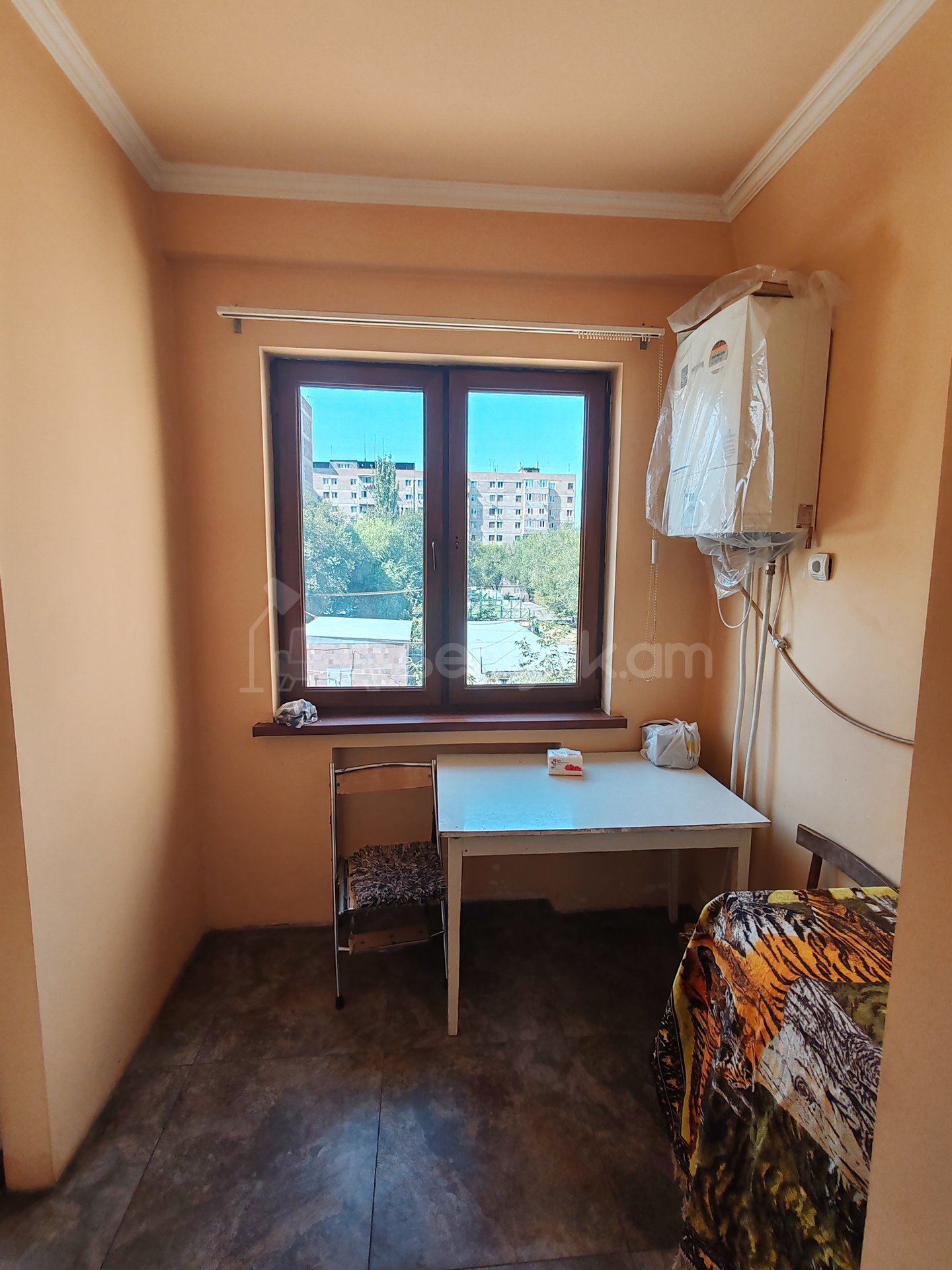 4 Սենյականոց Բնակարան, 90քմ, 3/9 հարկ, Կոսմետիկ Վերանորոգված, Մասամբ Կահավորված