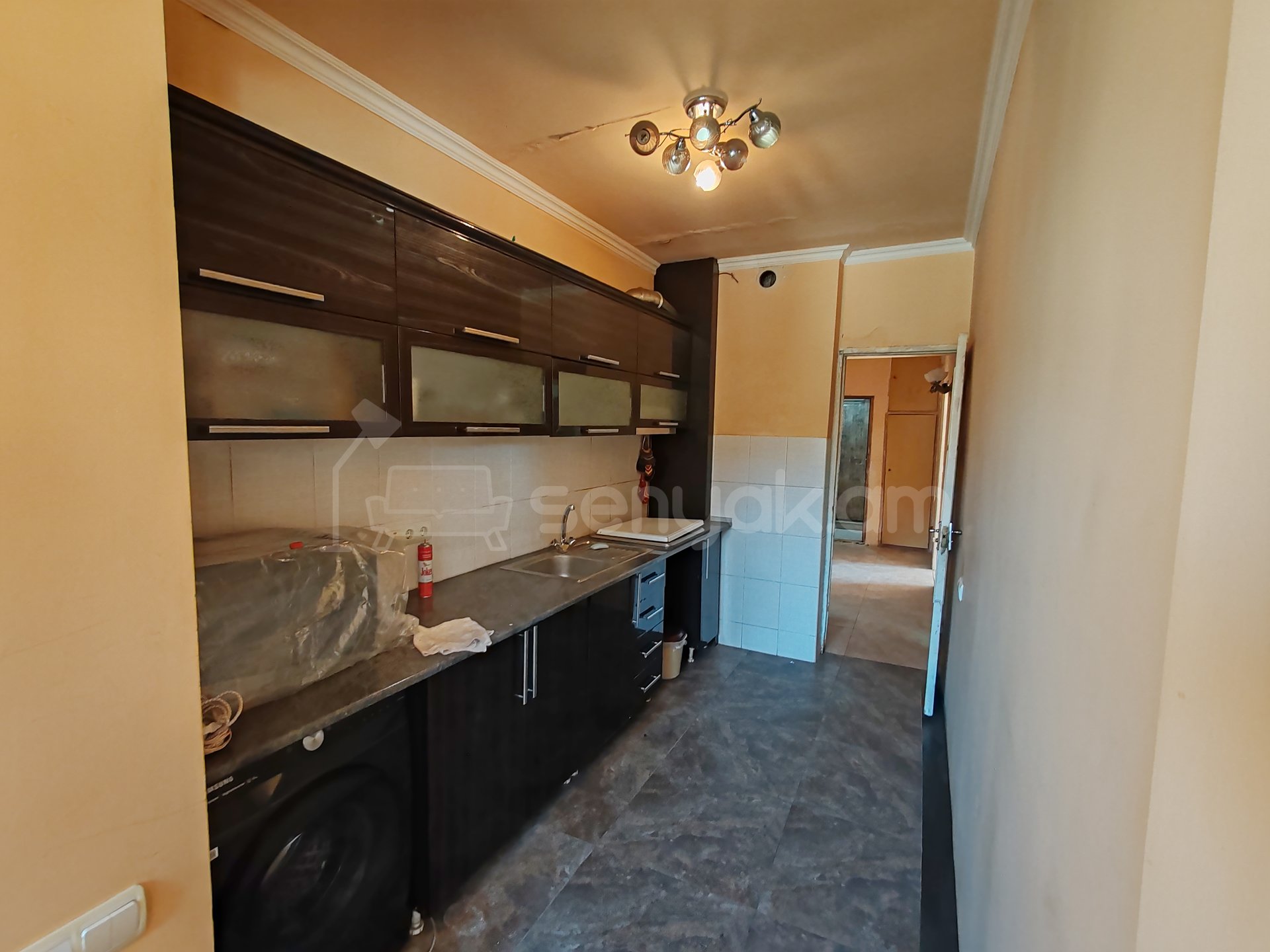 4 Սենյականոց Բնակարան, 90քմ, 3/9 հարկ, Կոսմետիկ Վերանորոգված, Մասամբ Կահավորված