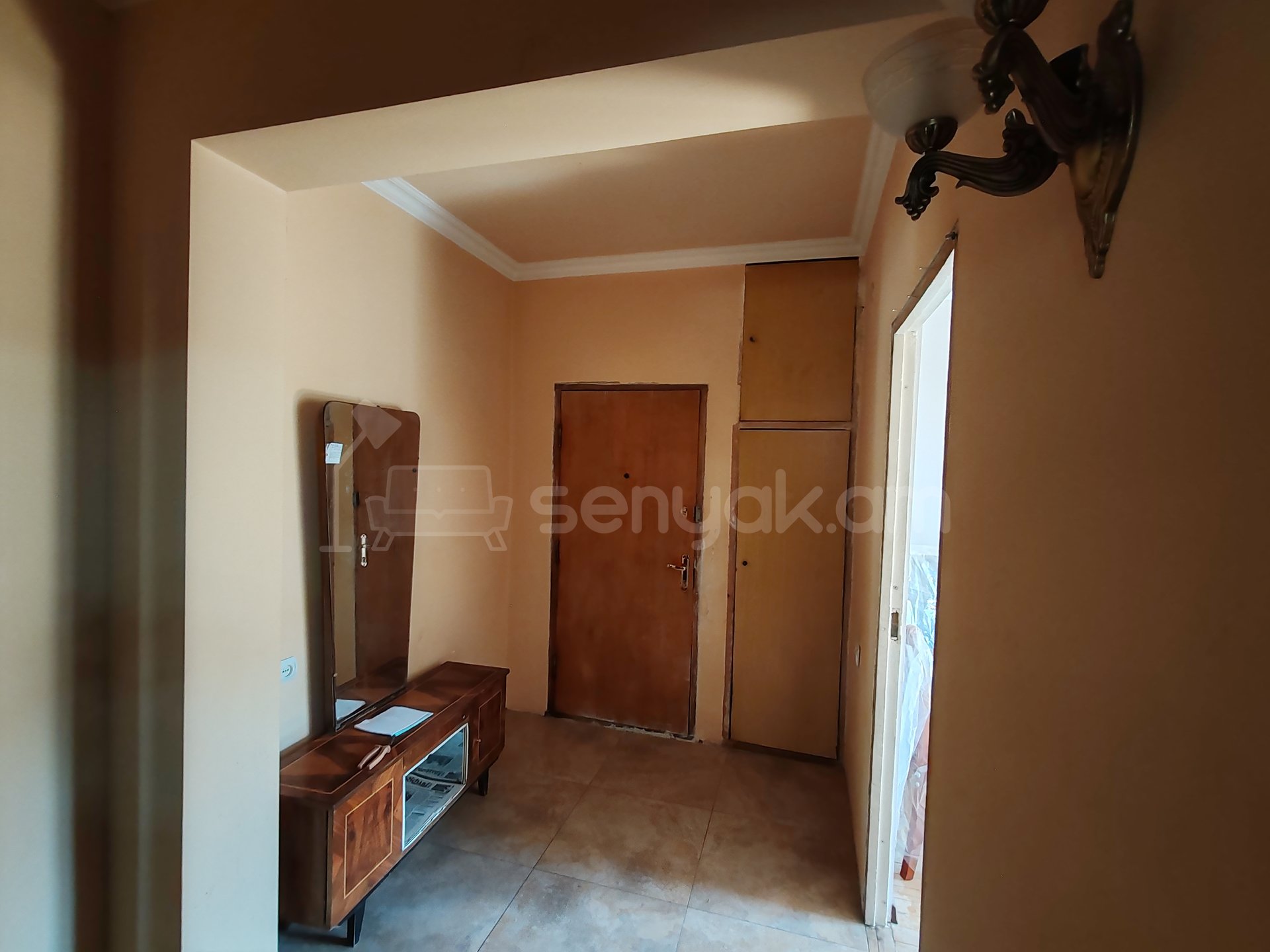 4 Սենյականոց Բնակարան, 90քմ, 3/9 հարկ, Կոսմետիկ Վերանորոգված, Մասամբ Կահավորված