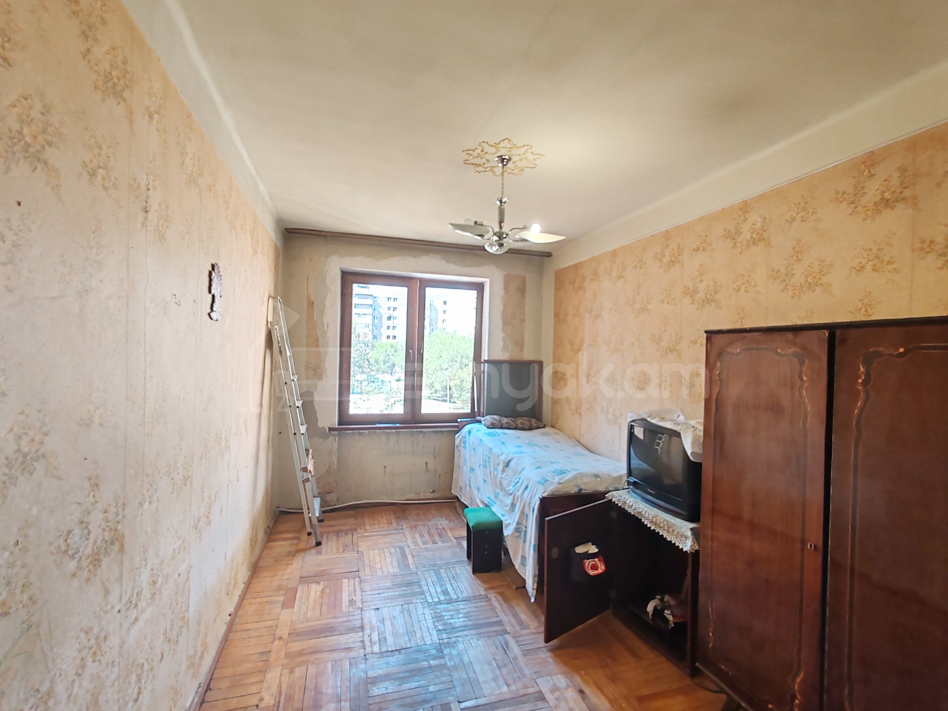 4 Սենյականոց Բնակարան, 90քմ, 3/9 հարկ, Կոսմետիկ Վերանորոգված, Մասամբ Կահավորված