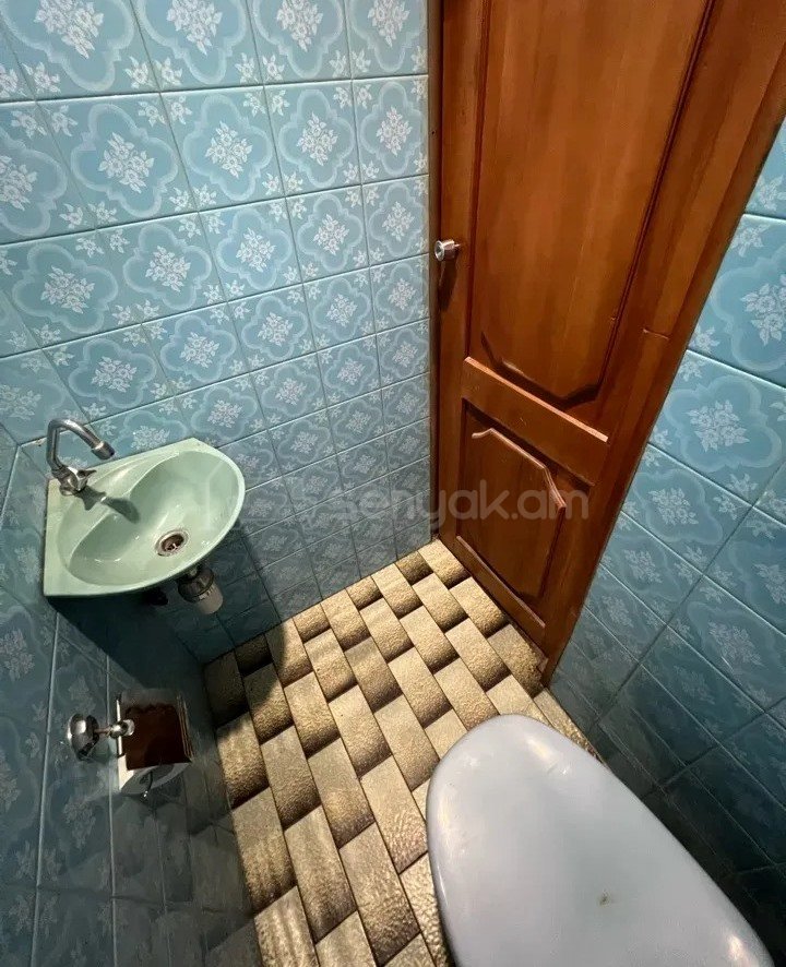 4 Սենյականոց Բնակարան, 84քմ, 5/9 հարկ, Նորմալ Վիճակում