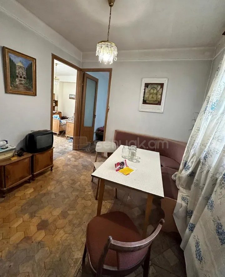 3 Սենյականոց Բնակարան, 72քմ, 6/9 հարկ, Նորմալ Վիճակում