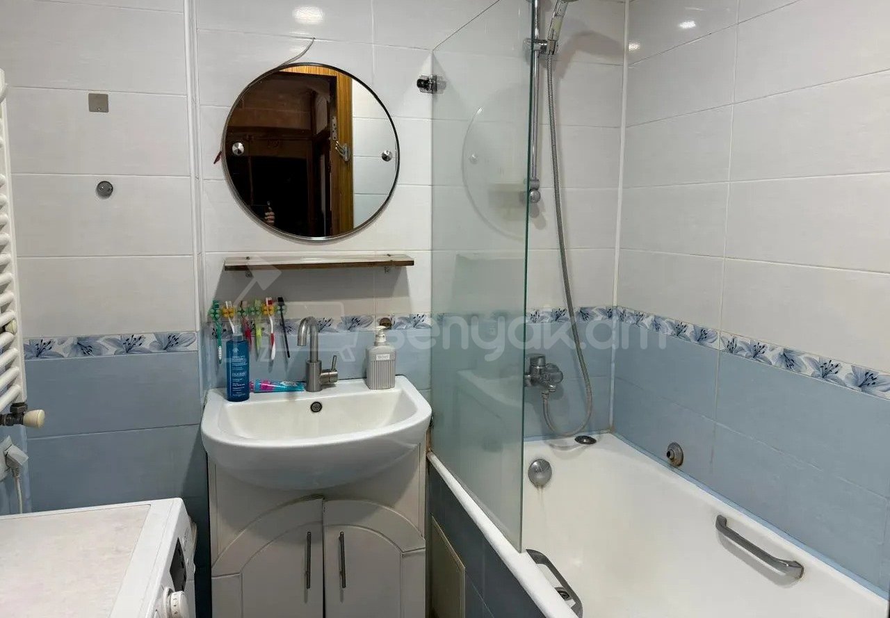 3 Սենյականոց Բնակարան, 94քմ, 6/9 հարկ, Նորմալ Վիճակում