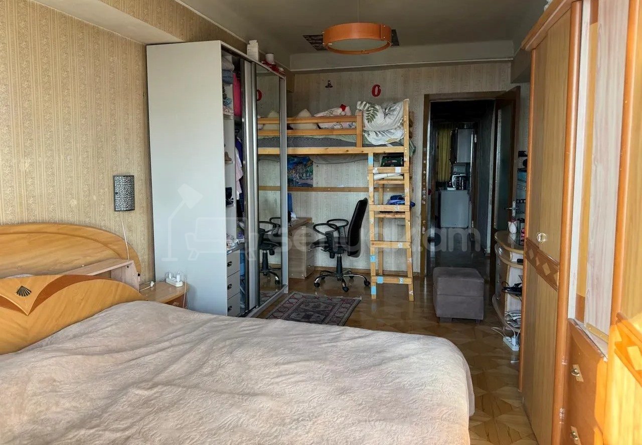 3 Սենյականոց Բնակարան, 94քմ, 6/9 հարկ, Նորմալ Վիճակում