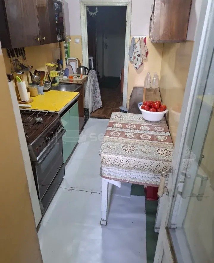 1 Սենյականոց Բնակարան Քարե Շենքում, 47քմ, 3/5 հարկ, Պետական Վիճակում