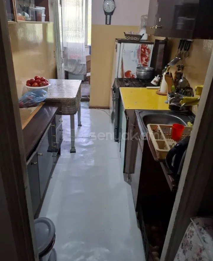 1 Սենյականոց Բնակարան Քարե Շենքում, 47քմ, 3/5 հարկ, Պետական Վիճակում