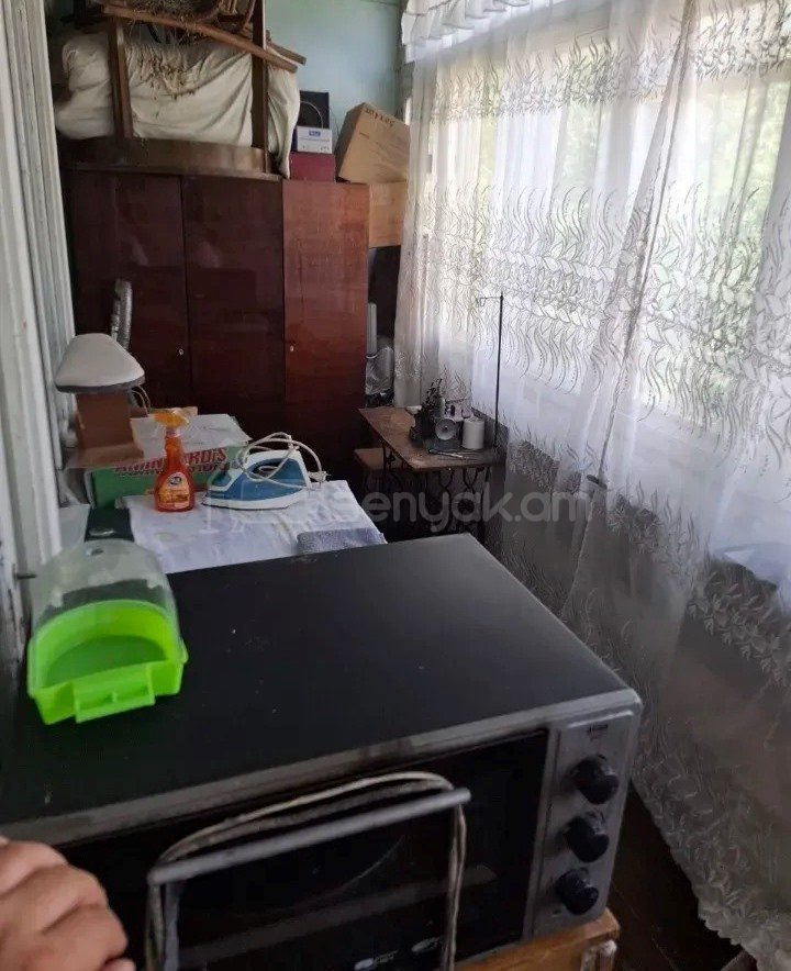 1 Սենյականոց Բնակարան Քարե Շենքում, 47քմ, 3/5 հարկ, Պետական Վիճակում