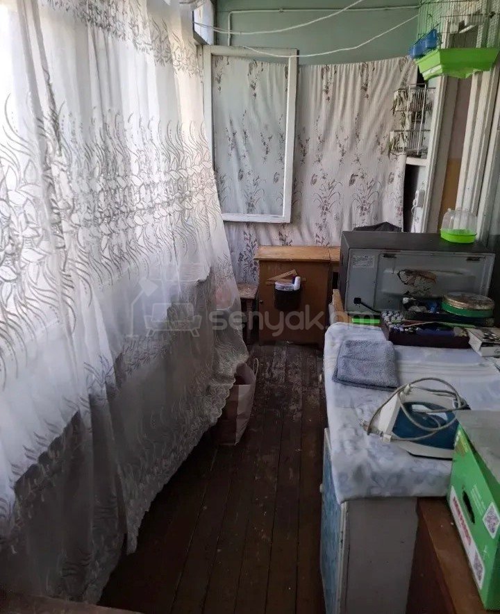 1 Սենյականոց Բնակարան Քարե Շենքում, 47քմ, 3/5 հարկ, Պետական Վիճակում