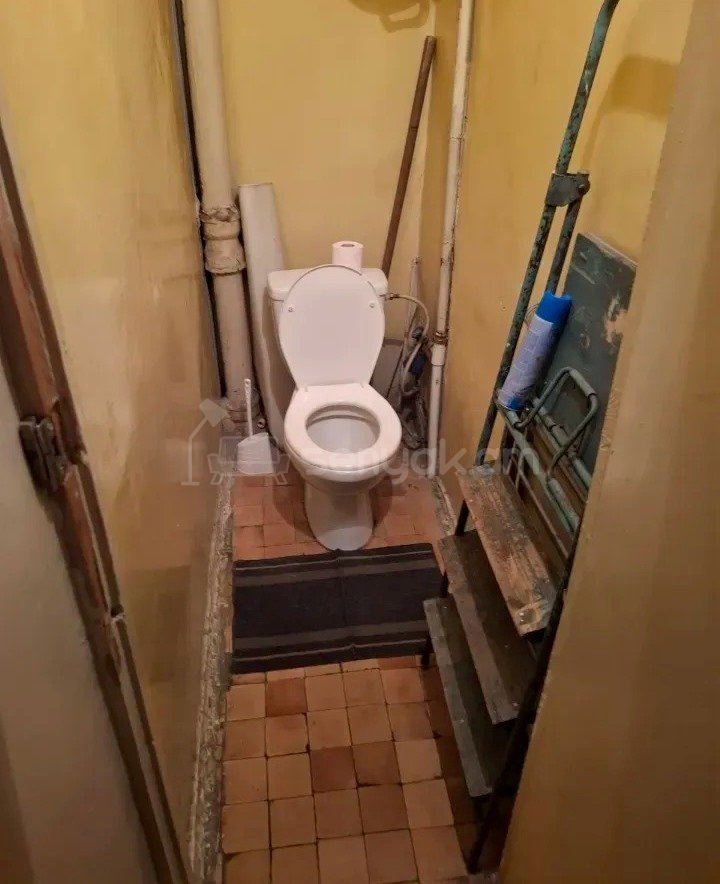 1 Սենյականոց Բնակարան Քարե Շենքում, 47քմ, 3/5 հարկ, Պետական Վիճակում