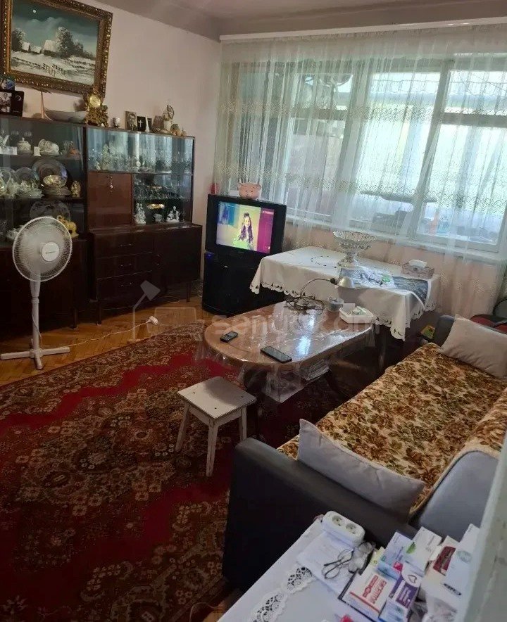 1 Սենյականոց Բնակարան Քարե Շենքում, 47քմ, 3/5 հարկ, Պետական Վիճակում