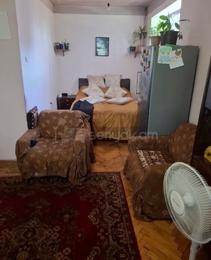 1 Սենյականոց Բնակարան Քարե Շենքում, 47քմ, 3/5 հարկ, Պետական Վիճակում