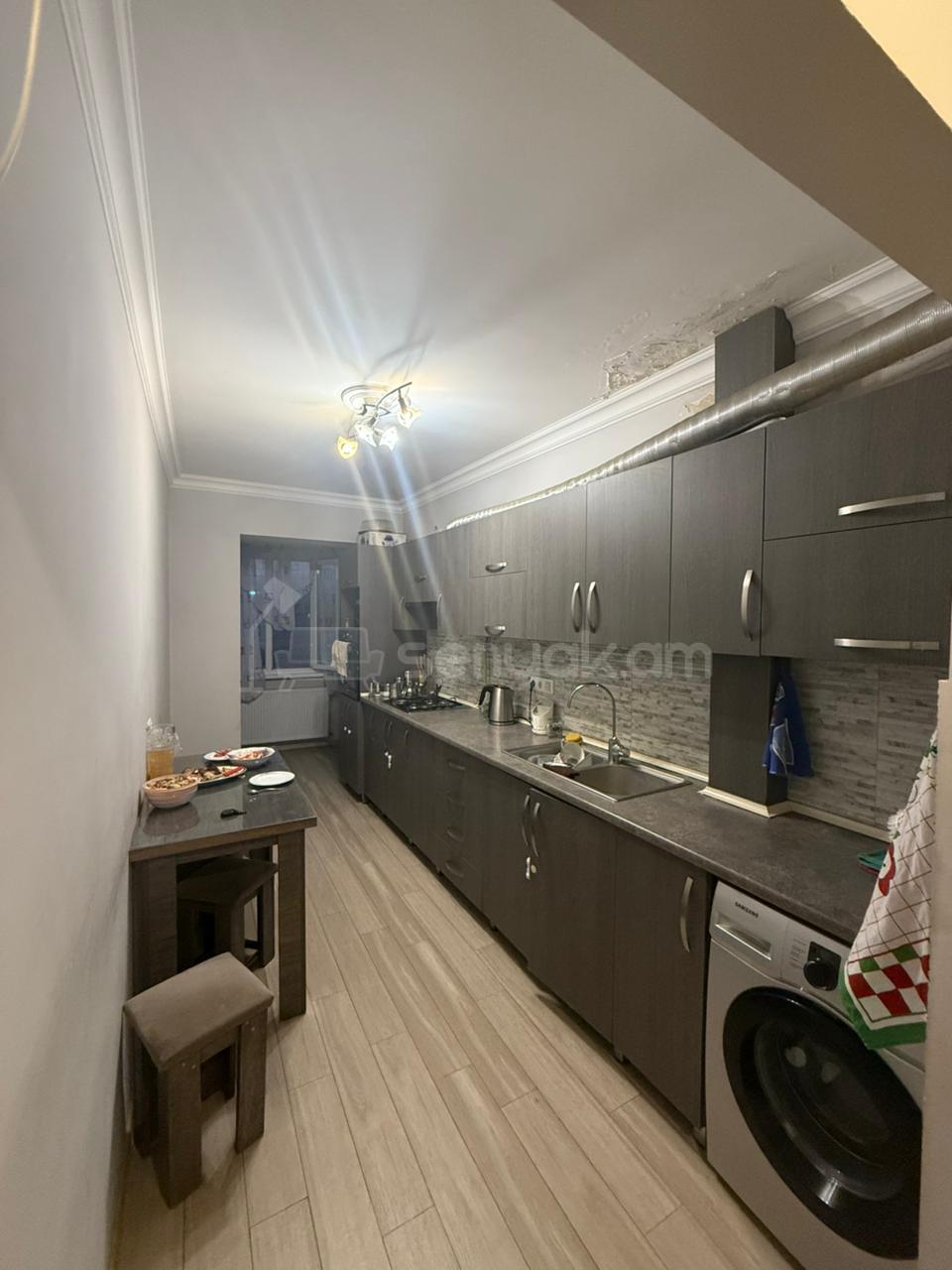 4 Սենյականոց Բնակարան, 96քմ, 8/9 հարկ, Կապիտալ Վերանորոգված, Կահավորված, Արևկող