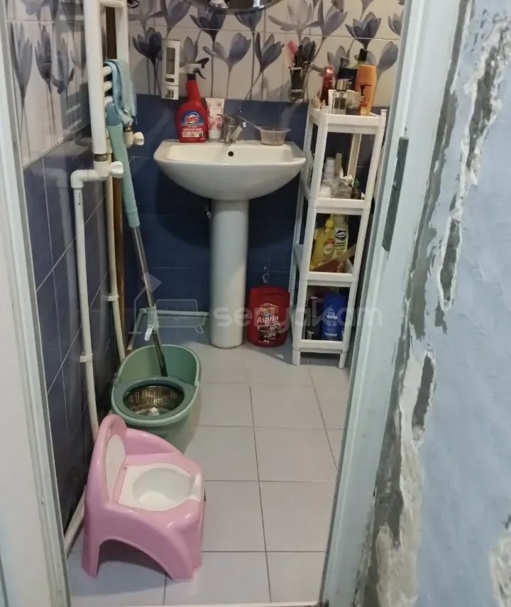 3 Սենյականոց Բնակարան Քարե Շենքում, 64քմ, 2/2 հարկ, Նորմալ Վիճակում, Կահավորված, Արևկող