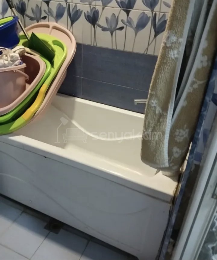 3 Սենյականոց Բնակարան Քարե Շենքում, 64քմ, 2/2 հարկ, Նորմալ Վիճակում, Կահավորված, Արևկող