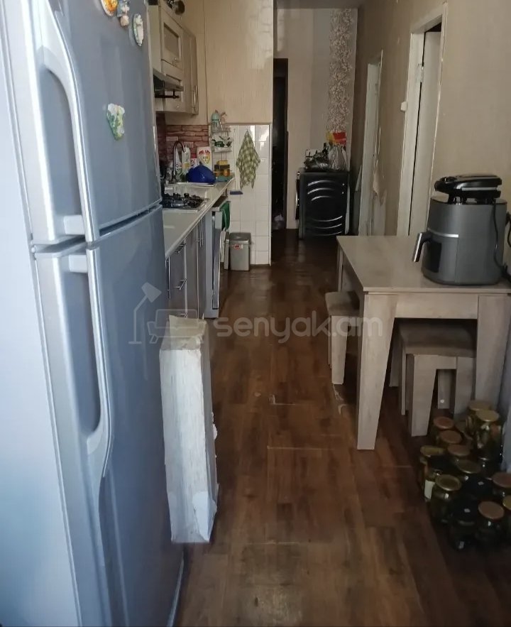 3 Սենյականոց Բնակարան Քարե Շենքում, 64քմ, 2/2 հարկ, Նորմալ Վիճակում, Կահավորված, Արևկող