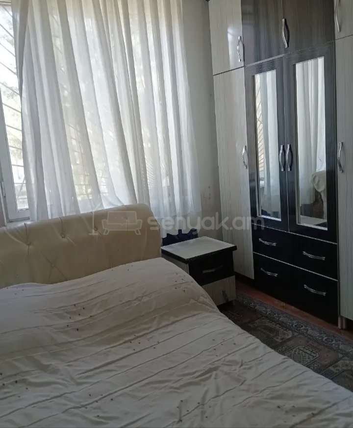 3 Սենյականոց Բնակարան Քարե Շենքում, 64քմ, 2/2 հարկ, Նորմալ Վիճակում, Կահավորված, Արևկող