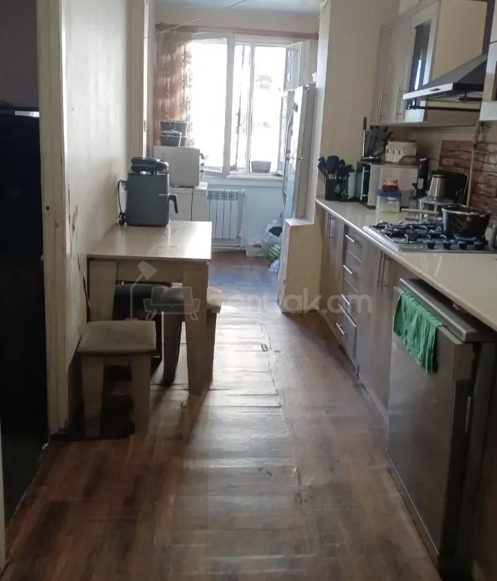 3 Սենյականոց Բնակարան Քարե Շենքում, 64քմ, 2/2 հարկ, Նորմալ Վիճակում, Կահավորված, Արևկող