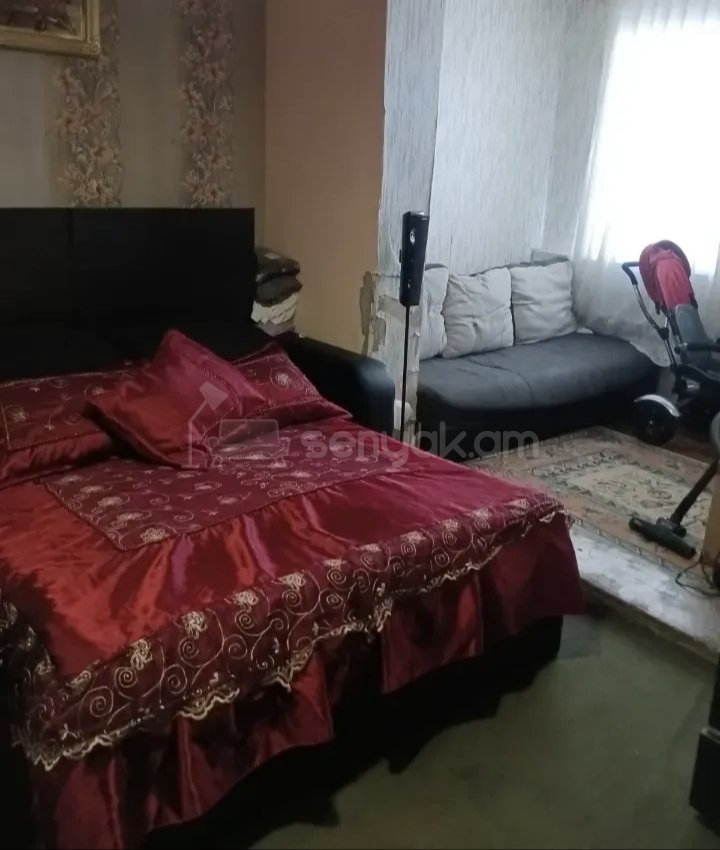 3 Սենյականոց Բնակարան Քարե Շենքում, 64քմ, 2/2 հարկ, Նորմալ Վիճակում, Կահավորված, Արևկող