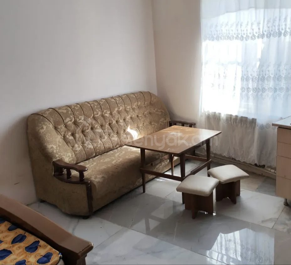 2 Սենյականոց Բնակարան Քարե Շենքում, 38քմ, 1/1 հարկ, Նորմալ Վիճակում, Կահավորված