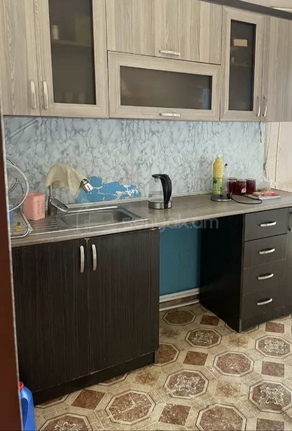 2 Սենյականոց Բնակարան Քարե Շենքում, 38քմ, 1/1 հարկ, Նորմալ Վիճակում, Կահավորված