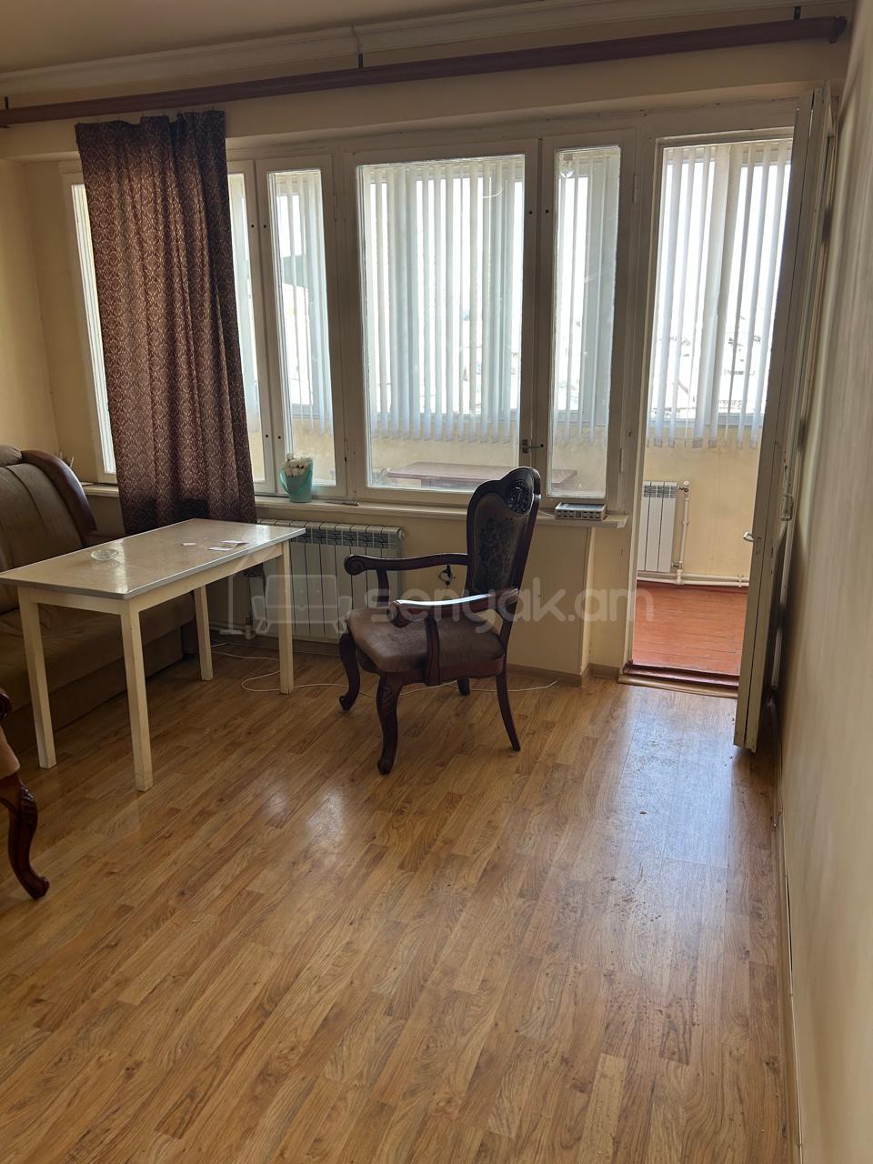 2 Սենյականոց Բնակարան Քարե Շենքում, 50քմ, 5/5 հարկ, Կապիտալ Վերանորոգված