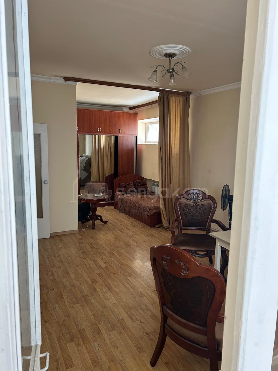 2 Սենյականոց Բնակարան Քարե Շենքում, 50քմ, 5/5 հարկ, Կապիտալ Վերանորոգված