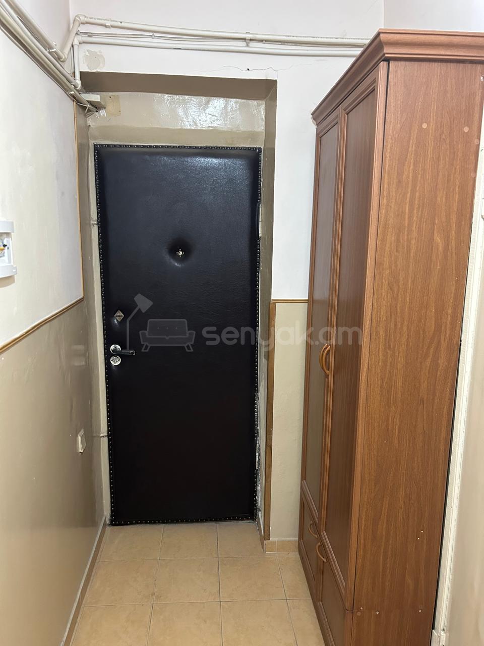 2 Սենյականոց Բնակարան Քարե Շենքում, 50քմ, 5/5 հարկ, Կապիտալ Վերանորոգված