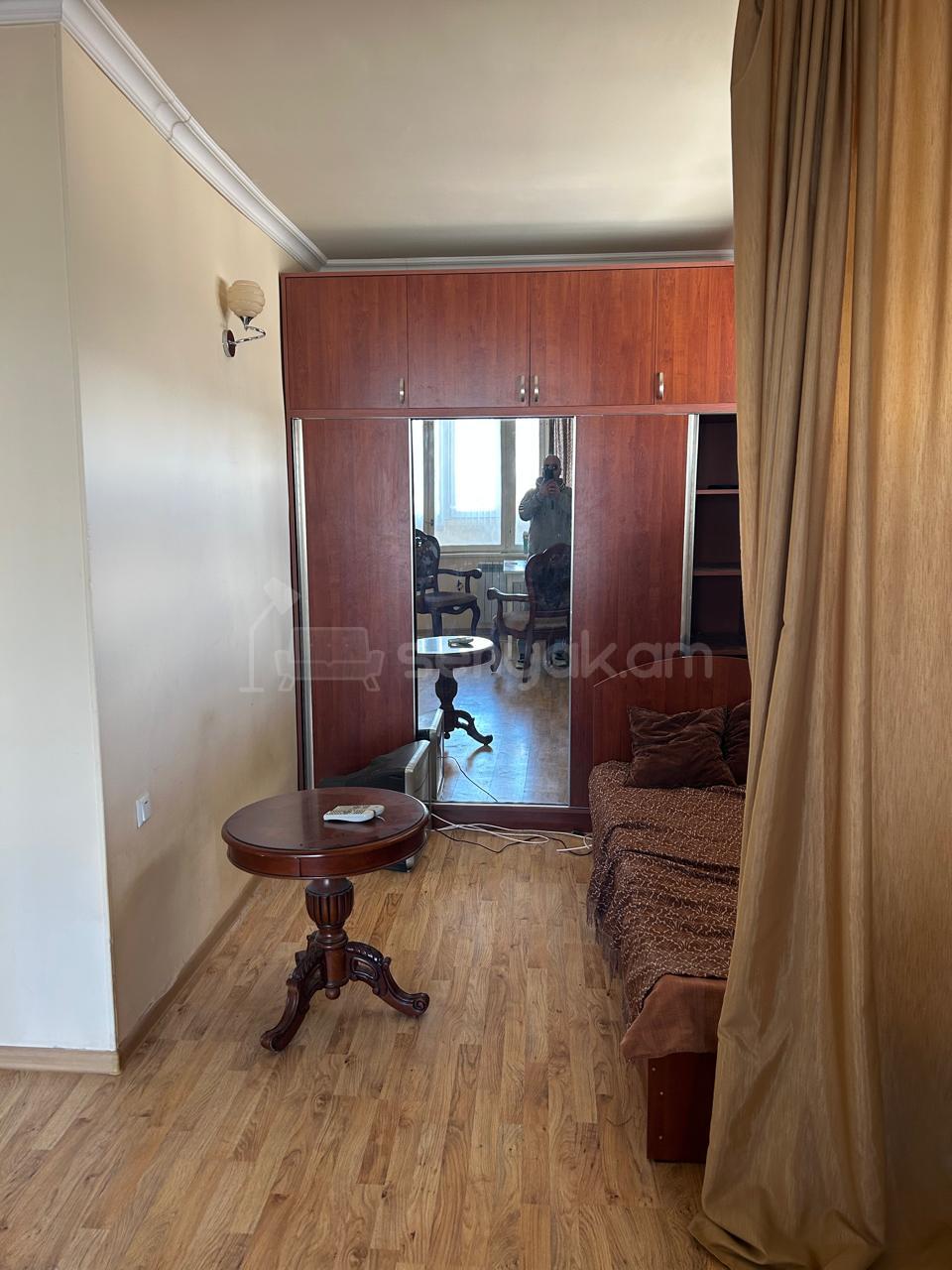 2 Սենյականոց Բնակարան Քարե Շենքում, 50քմ, 5/5 հարկ, Կապիտալ Վերանորոգված