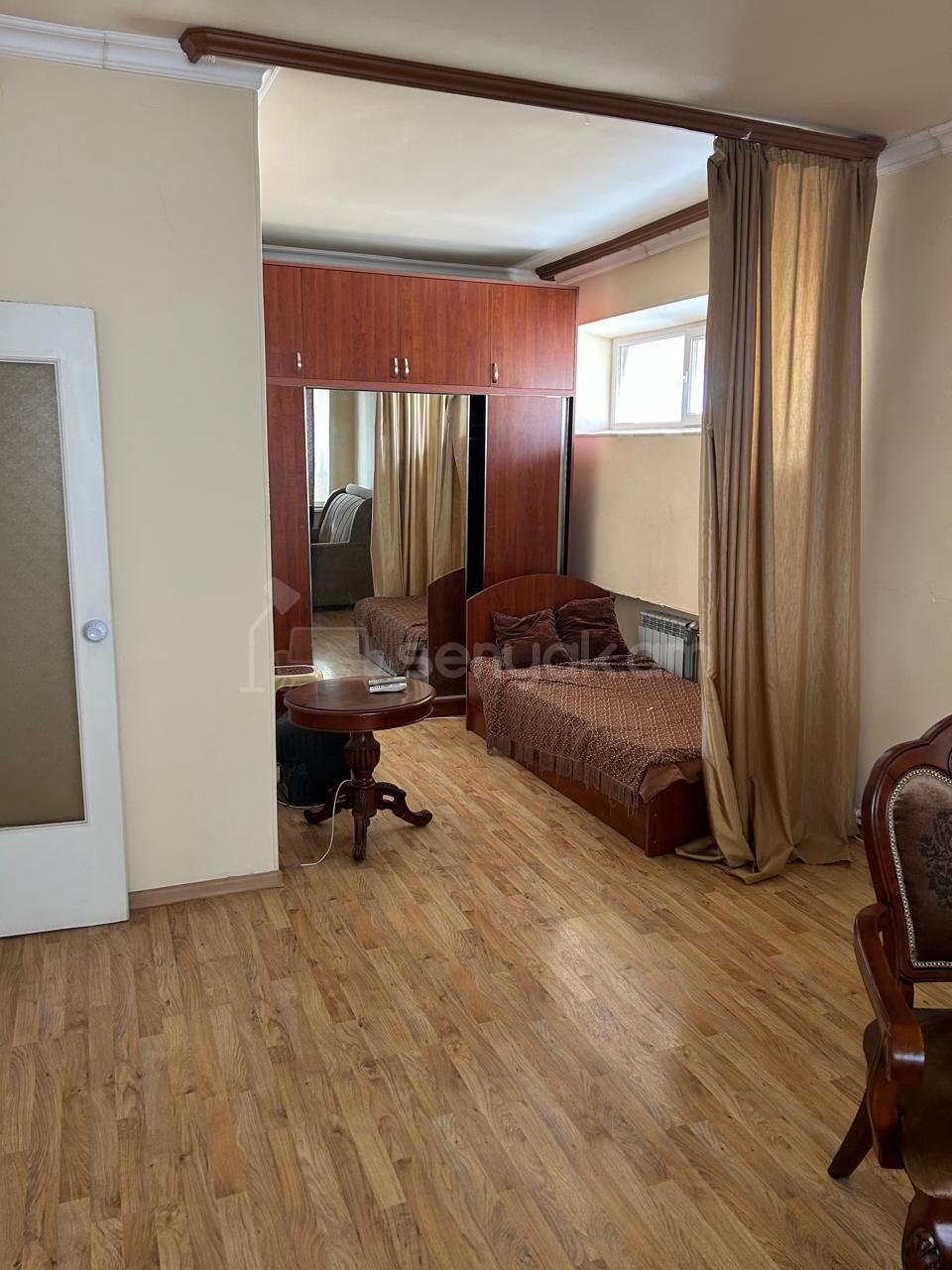 2 Սենյականոց Բնակարան Քարե Շենքում, 50քմ, 5/5 հարկ, Կապիտալ Վերանորոգված