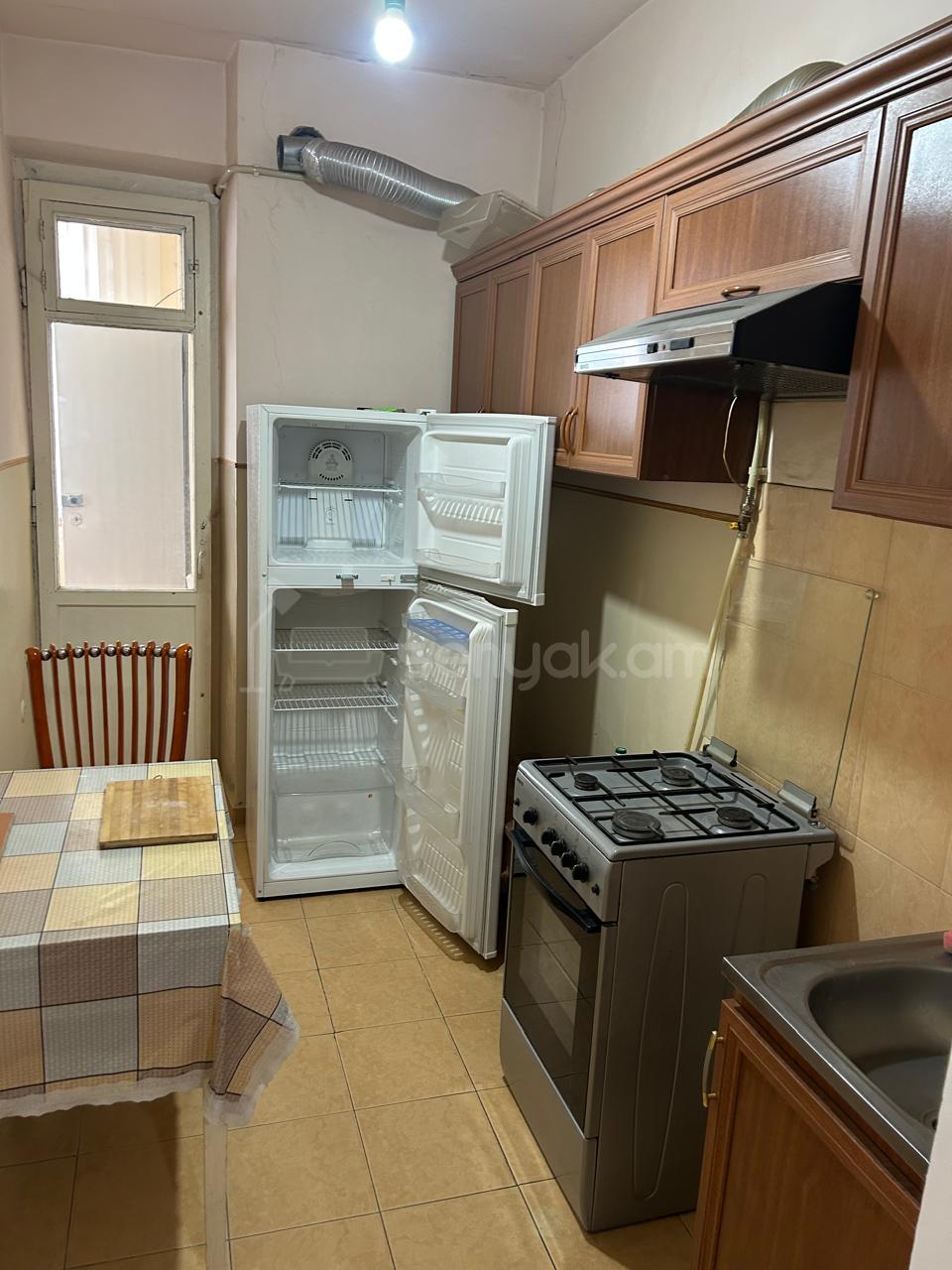 2 Սենյականոց Բնակարան Քարե Շենքում, 50քմ, 5/5 հարկ, Կապիտալ Վերանորոգված