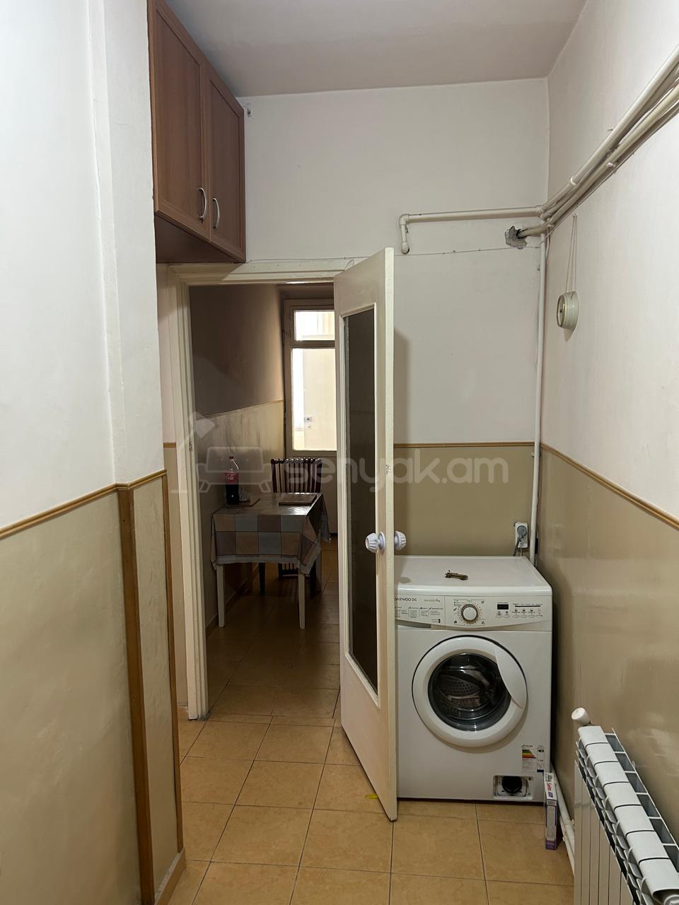 2 Սենյականոց Բնակարան Քարե Շենքում, 50քմ, 5/5 հարկ, Կապիտալ Վերանորոգված