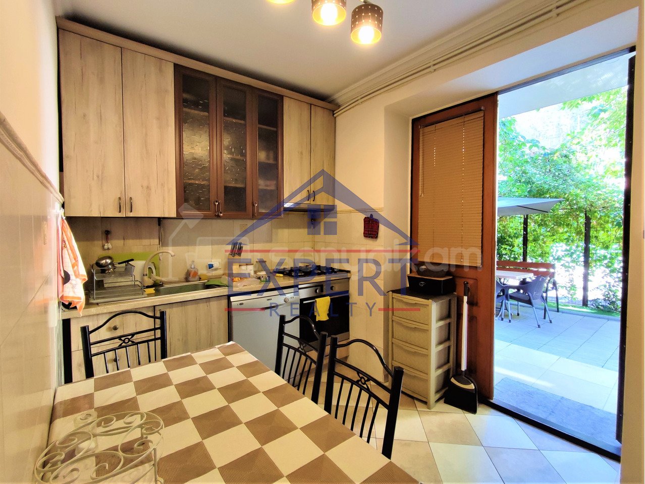 4 Սենյականոց Բնակարան Քարե Շենքում, 76քմ, 1/5 հարկ, Կապիտալ Վերանորոգված, Կահավորված, Արևկող