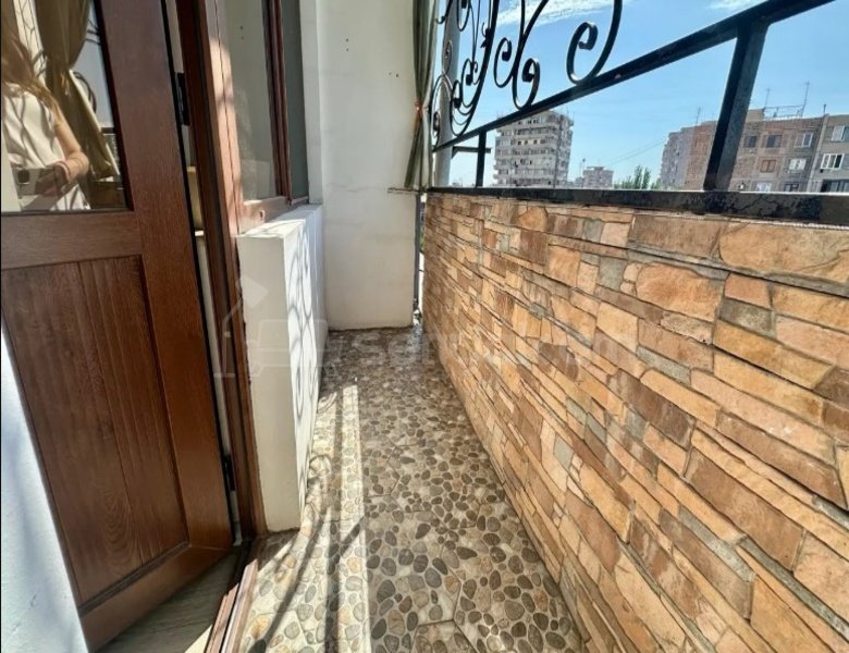 3 Սենյականոց Բնակարան Քարե Շենքում, 80քմ, 5/5 հարկ, Կապիտալ Վերանորոգված, Կահավորված, Արևկող