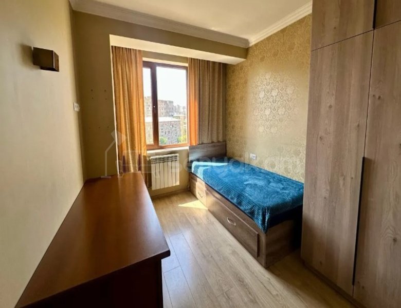 3 Սենյականոց Բնակարան Քարե Շենքում, 80քմ, 5/5 հարկ, Կապիտալ Վերանորոգված, Կահավորված, Արևկող