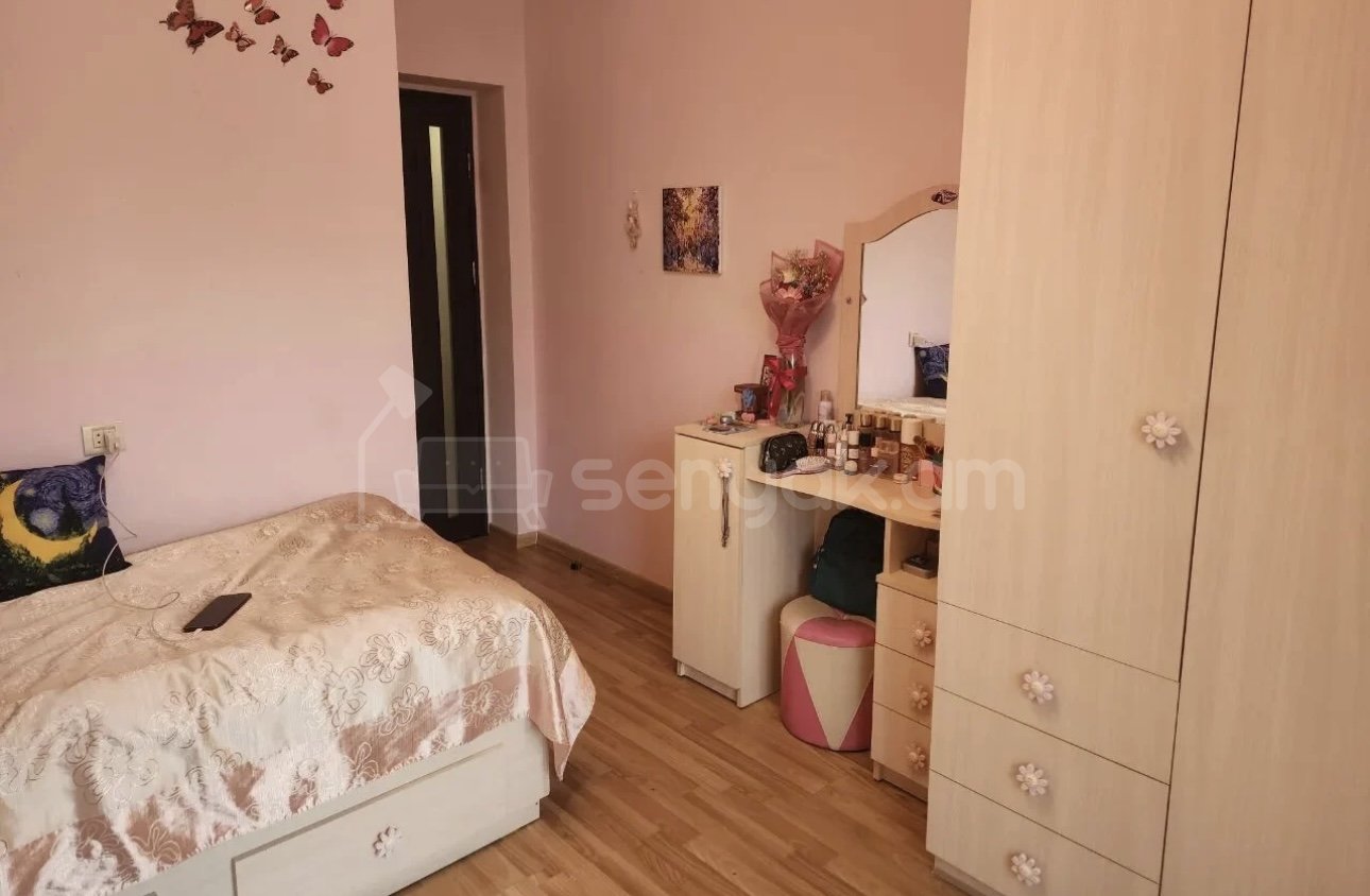 4 Սենյականոց Բնակարան Քարե Շենքում, 96քմ, 4/5 հարկ, Դիզայներական Վերանորոգված, Կահավորված, Արևկող