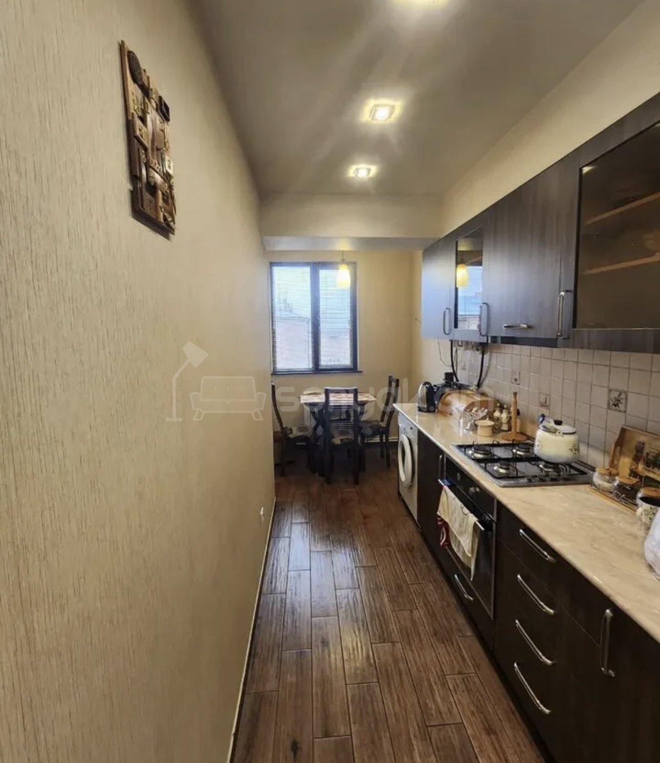 4 Սենյականոց Բնակարան Քարե Շենքում, 96քմ, 4/5 հարկ, Դիզայներական Վերանորոգված, Կահավորված, Արևկող