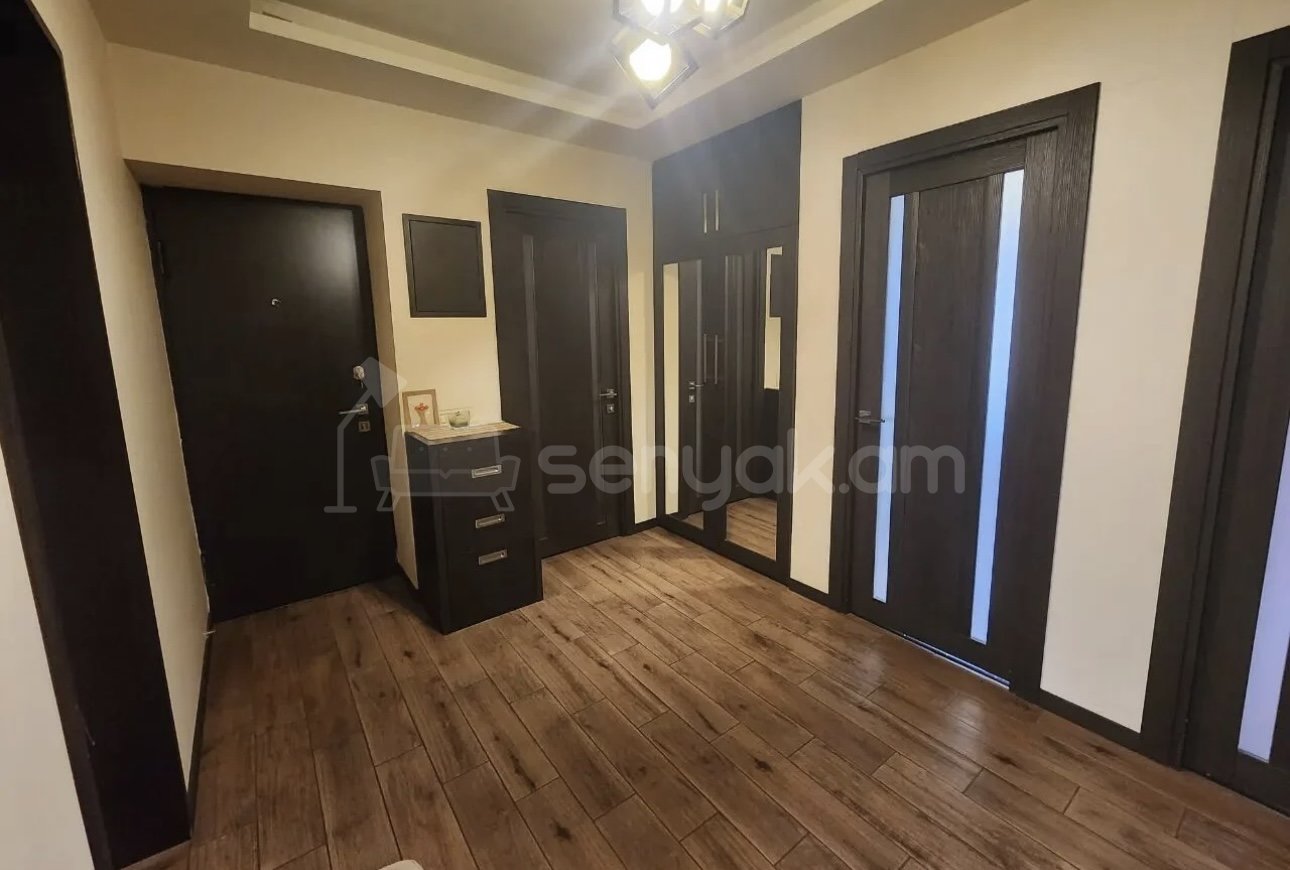 4 Սենյականոց Բնակարան Քարե Շենքում, 96քմ, 4/5 հարկ, Դիզայներական Վերանորոգված, Կահավորված, Արևկող